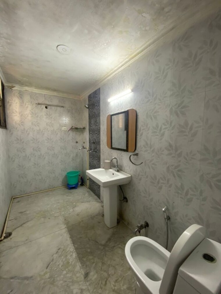 Bathroom, sector 38 3 Bedroom 1650 Sq.Ft. Builder Floor In Sector 38 Gurgaon 10130707