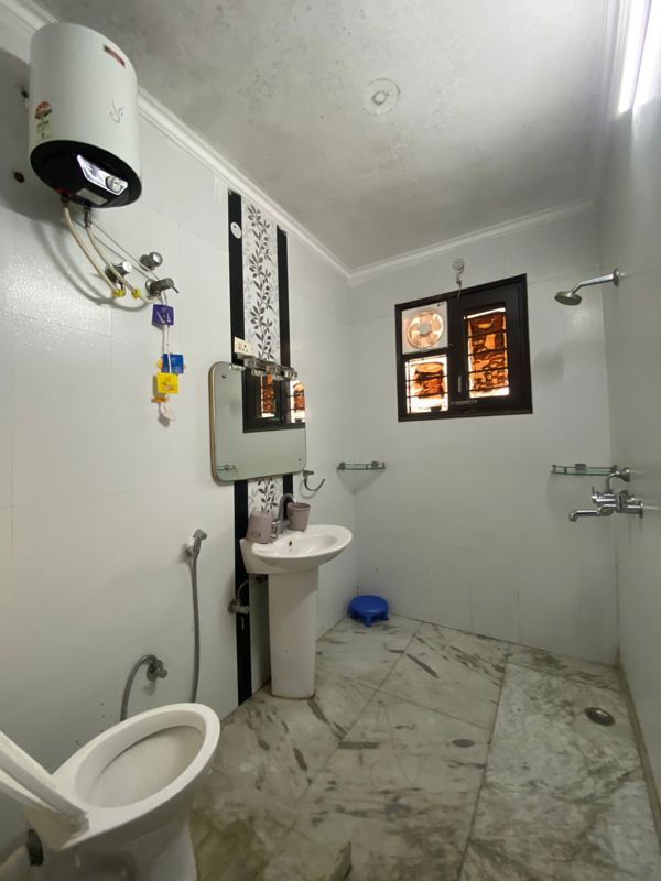 3 BHK Builder Floor For Rent in Sector 38
