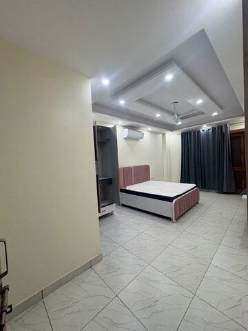 Room in 3 BHK Builder Floor at Sector 38 – for Rent