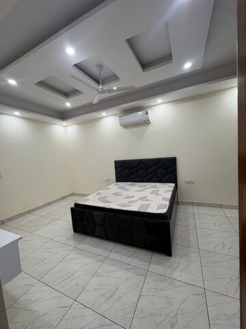 Bedroom in 3 BHK Builder Floor at Sector 38 – for Rent