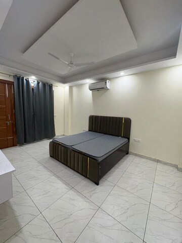 Bedroom in 3 BHK Builder Floor at Sector 38 – for Rent