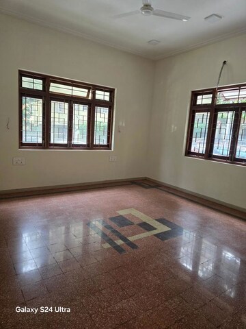 Room in 4 BHK Apartment at Meherina Apartment, Malabar Hill – for Rent