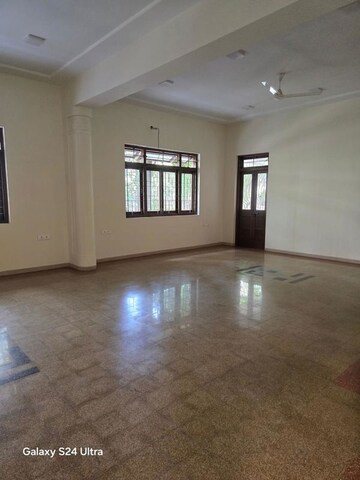 Room in 4 BHK Apartment at Meherina Apartment, Malabar Hill – for Rent
