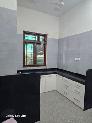 Room in 4 BHK Apartment at Meherina Apartment, Malabar Hill – for Rent