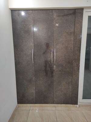 Furnished Amenities in 2.5 BHK Apartment at SKA Metro Ville, Eta Ii Greater Noida – for Rent