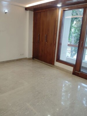 Room in 3 BHK Builder Floor at Sarvodaya Enclave – for Rent