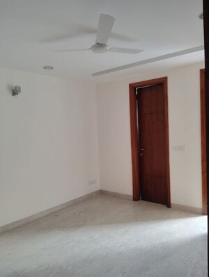 Room in 3 BHK Builder Floor at Sarvodaya Enclave – for Rent