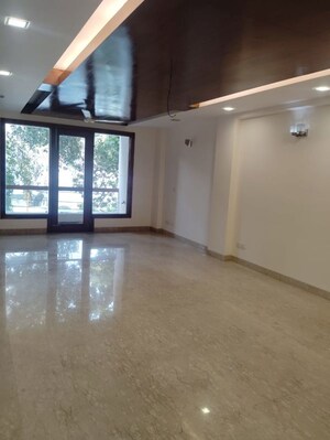 Room in 3 BHK Builder Floor at Sarvodaya Enclave – for Rent
