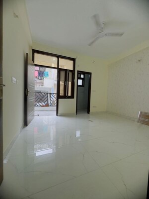 Room in 3 BHK Apartment at Palm Residency Chhatarpur, Chattarpur – for Rent