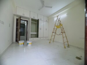 Room in 3 BHK Apartment at Palm Residency Chhatarpur, Chattarpur – for Rent