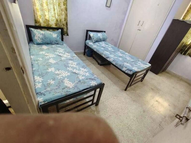 Room, naupada Pg For Boys & Girls In Naupada 10130798