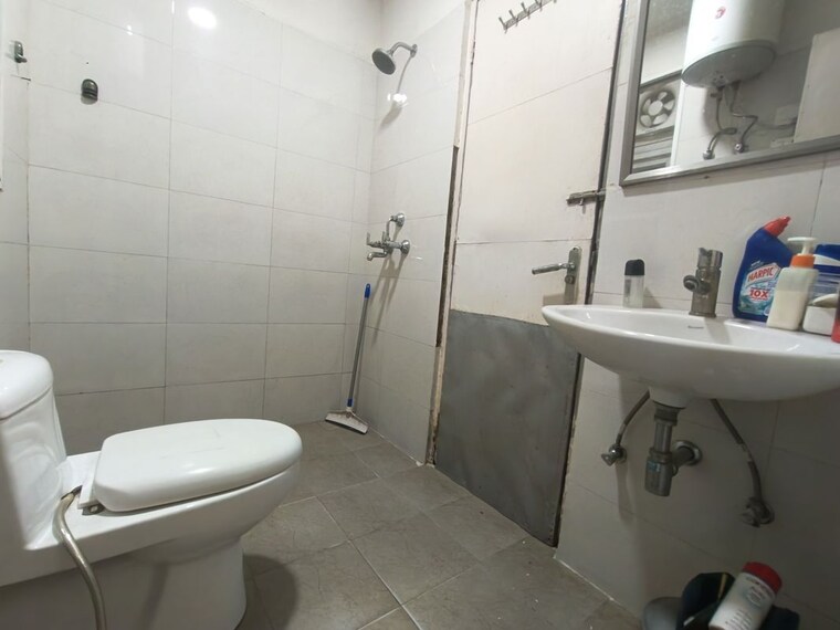Bathroom, tulip-purple 4 Bedroom 2400 Sq.Ft. Apartment In Sector 69 Gurgaon 10130799