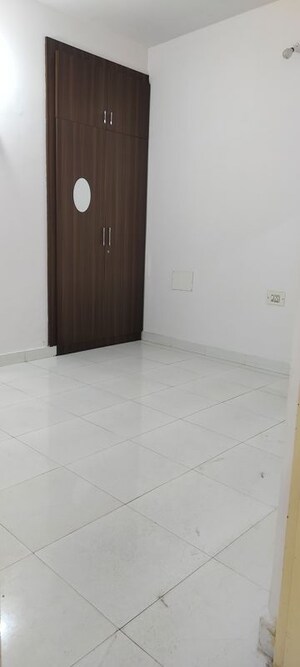 Room in 2 BHK Builder Floor at Murugesh Palya – for Rent