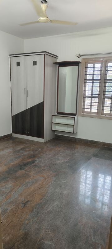Room in 2 BHK Builder Floor at Murugesh Palya – for Rent