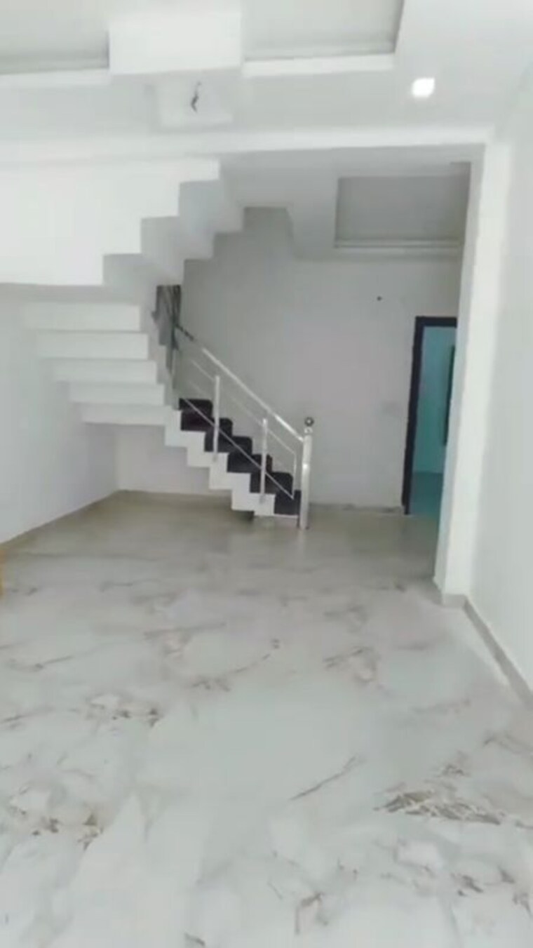 undefined, sector 10 greater noida 4 Bedroom 2000 Sq.Ft. Villa In Sector 10 Greater Noida Greater Noida 10130815