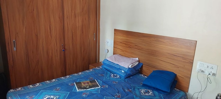 Bedroom, mayur vihar 2 Bedroom 1000 Sq.Ft. Apartment In Mayur Vihar Delhi 10130826