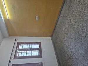 Room in 3 BHK Apartment at Mayur Vihar – for Sale