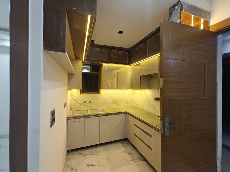 Kitchen, sector 73 2 Bedroom 1000 Sq.Ft. Builder Floor In Sector 73 Noida 10130846