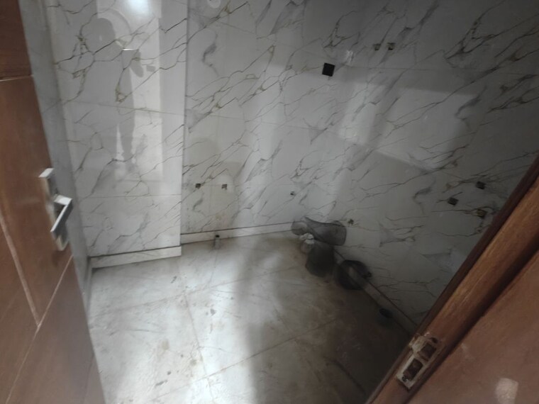Bathroom, sector 73 2 Bedroom 1000 Sq.Ft. Builder Floor In Sector 73 Noida 10130846