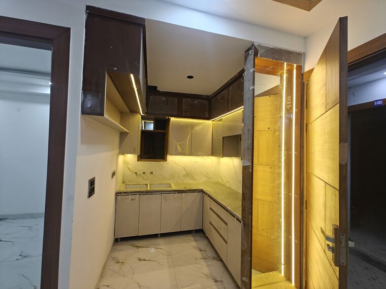 Kitchen, sector 73 2 Bedroom 1000 Sq.Ft. Builder Floor In Sector 73 Noida 10130846