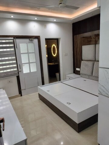 Master Bedroom in 3 BHK Builder Floor at Sector 46 – for Rent