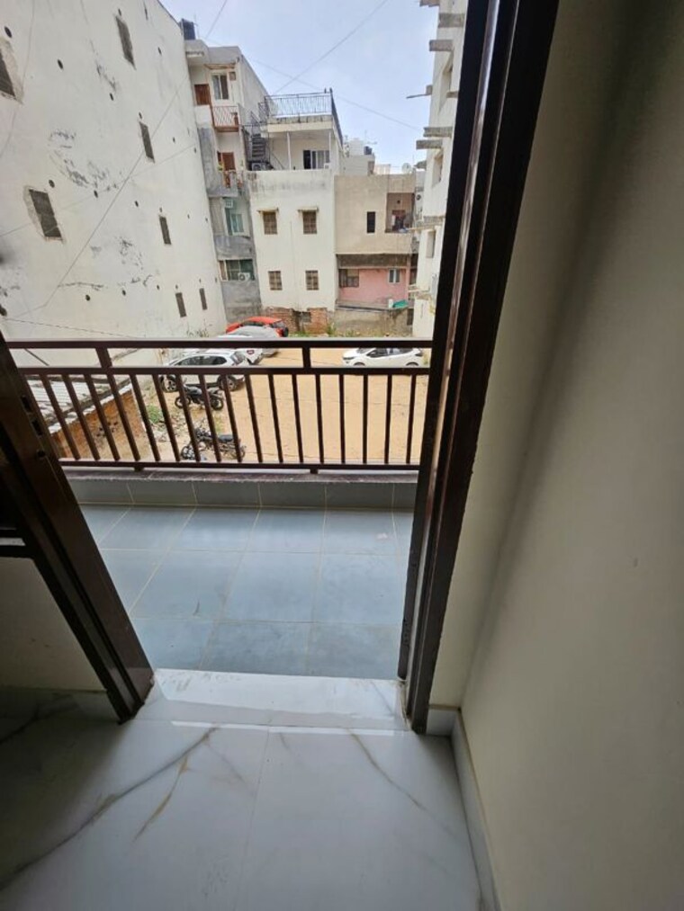 Balcony, sector 45 1 Bedroom 900 Sq.Ft. Builder Floor In Sector 45 Gurgaon 10130860