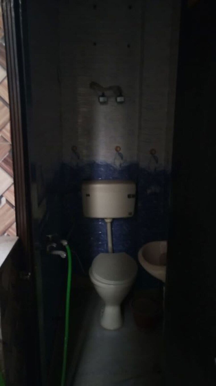 Bathroom, godrej-south-estate-okhla 2 Bedroom 699 Sq.Ft. Apartment In Okhla Delhi 10130868