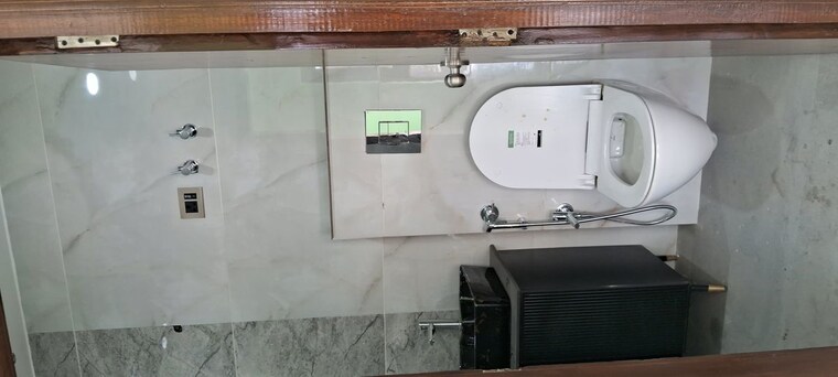 Bathroom, sarita vihar 5 Bedroom 4000 Sq.Ft. Apartment In Sarita Vihar Delhi 10130885