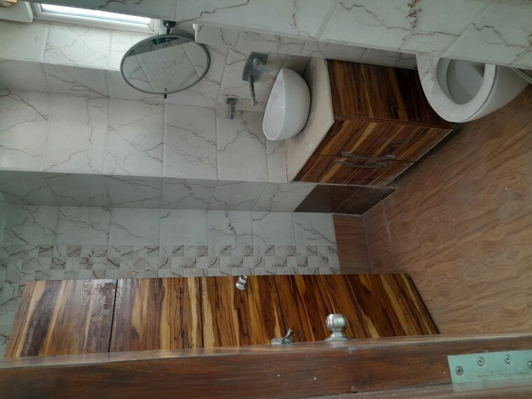 Bathroom, milan vihar 3 Bedroom 1350 Sq.Ft. Apartment In Milan Vihar Delhi 10130884