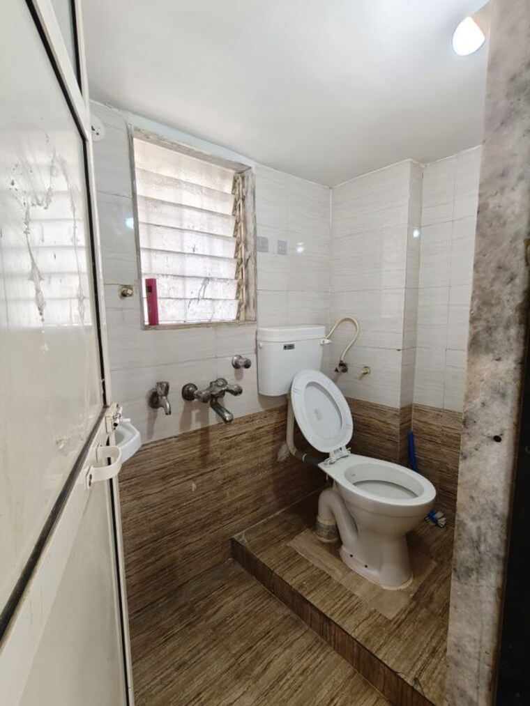 Bathroom, seven-apna-ghar-phase-2-plot-b 1 RK 260 Sq.Ft. Apartment In Mira Road Thane 10130893
