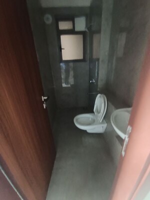 Bathroom in 2.5 BHK Apartment at Sheth Auris Bliss, Malad West – for Rent