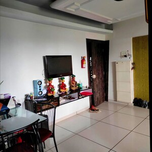 Team Area in 2 BHK Apartment at Shree Complex Borivali, Borivali West – for Sale