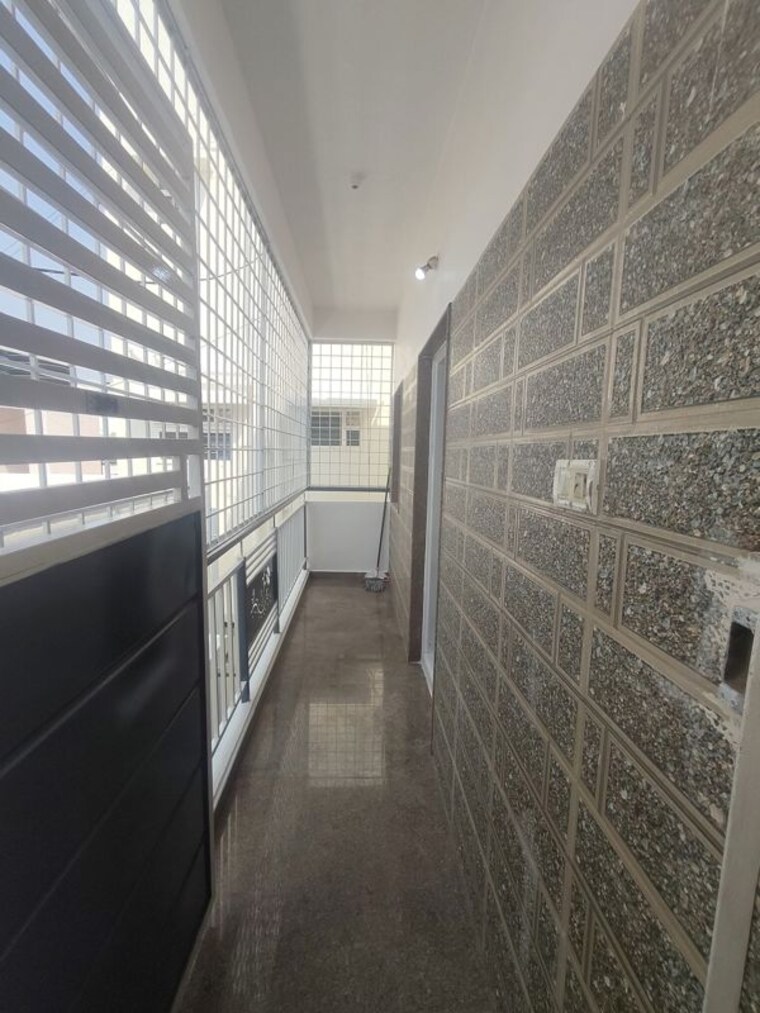 Balcony, vandana-flora 3 Bedroom 1834 Sq.Ft. Apartment In Hsr Layout Bangalore 10130946