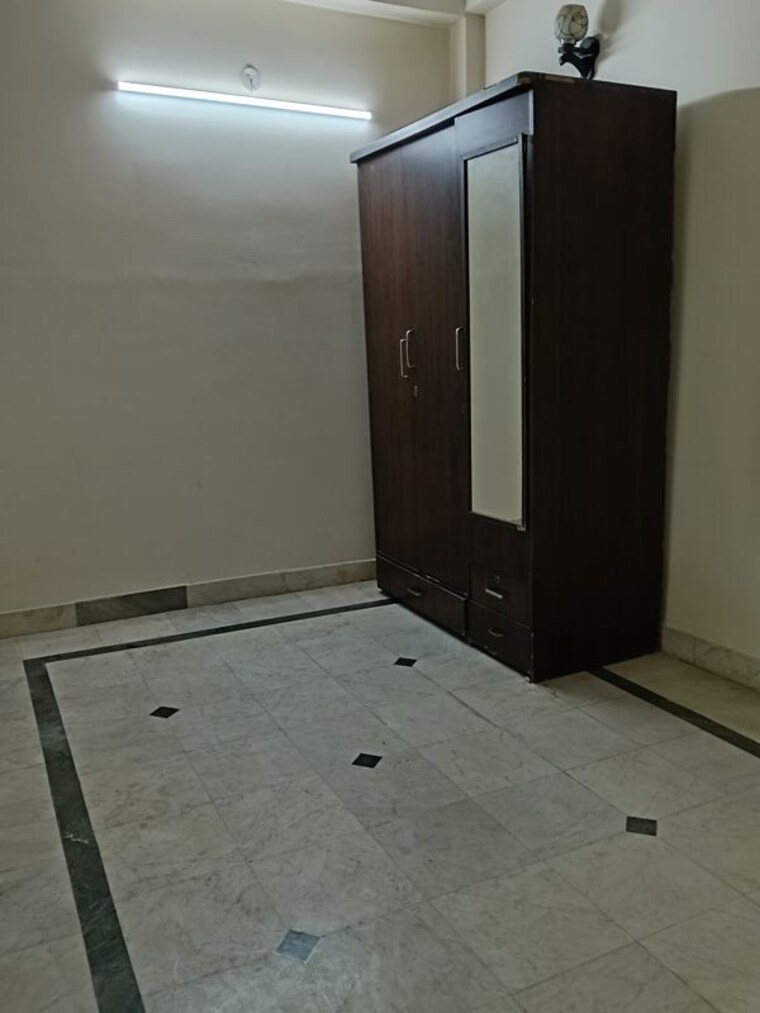 Room, shyam park extension 3 Bedroom 110 Sq.Yd. Builder Floor In Shyam Park Extension Ghaziabad 10130968