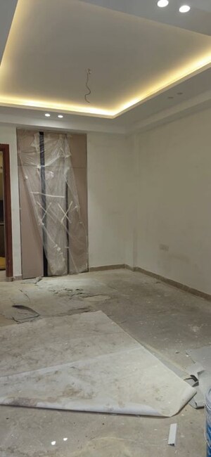 Room in 3 BHK Builder Floor at Unitech South City II, Sector 50 – for Sale