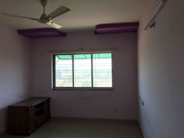 Room in 2 BHK Apartment at Venkatesh Flora Phase II, Mundhwa – for Rent