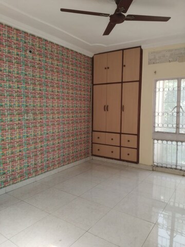 Room in 4 BHK Apartment at Sarita Vihar – for Sale