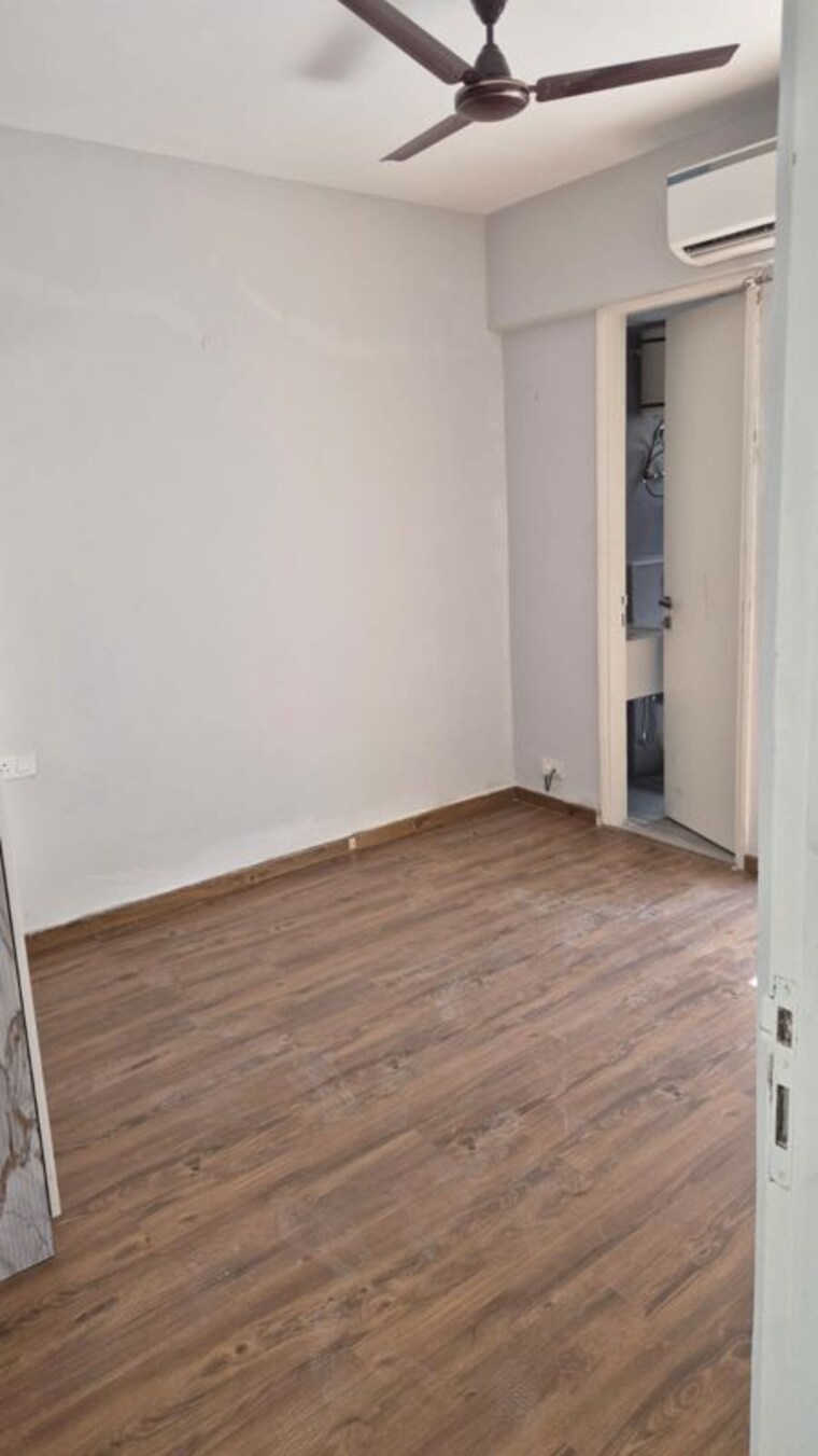 Room, signature-global-city 2 Bedroom 990 Sq.Ft. Apartment In Sector 37d Gurgaon 10131024