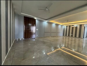Room in 4 BHK Builder Floor at Chattarpur – for Rent