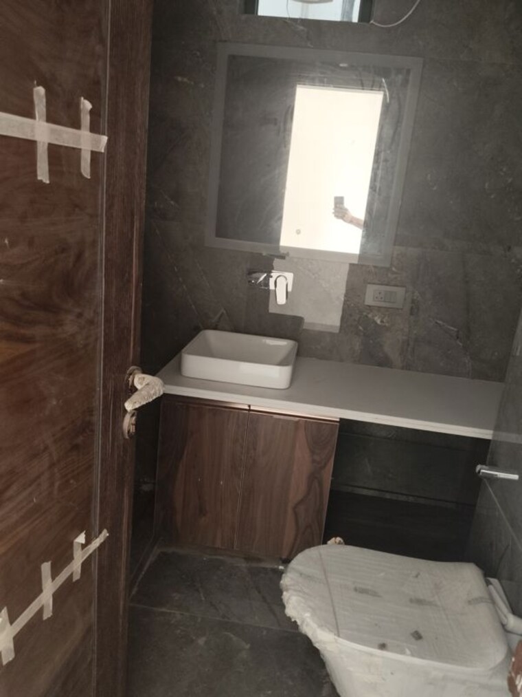Bathroom, unitech-uniworld-resorts-the-residences 5 Bedroom 6850 Sq.Ft. Villa In Sector 33 Gurgaon 10129790