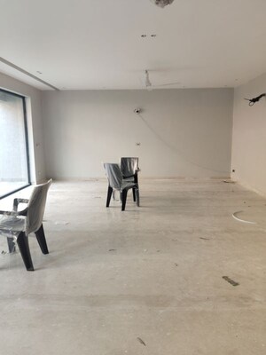 Living Room in 5 BHK Villa at Unitech Uniworld Resorts-The Residences, Sector 33 – for Rent