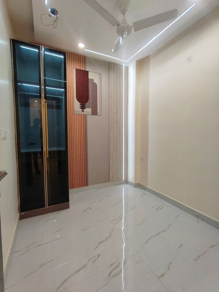 Room, uttam nagar 2.5 Bedroom 451 Sq.Ft. Builder Floor In Uttam Nagar Delhi 10131060