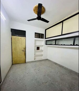 1 BHK Villa For Rent in Hazratganj