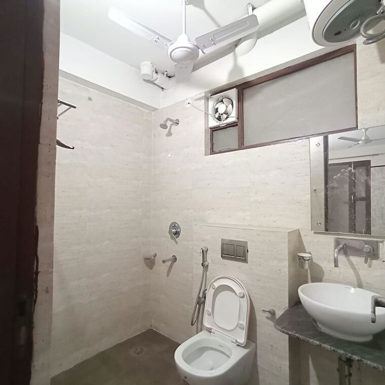 Bathroom, sector 46 2 Bedroom 1460 Sq.Ft. Builder Floor In Sector 46 Gurgaon 10131068