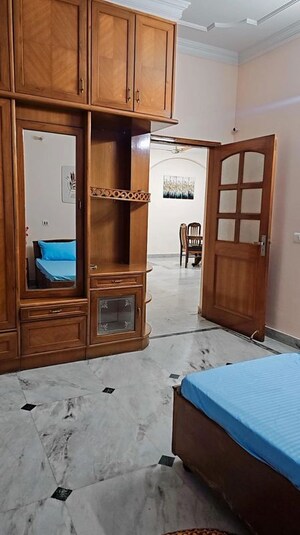Room in 3 BHK Builder Floor at RBC II, Sushant Lok I – for Rent
