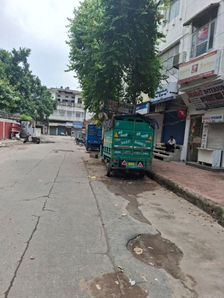 Entrance, ansari road Commercial Office Space 380 Sq.Yd. In Ansari Road Delhi 10117199