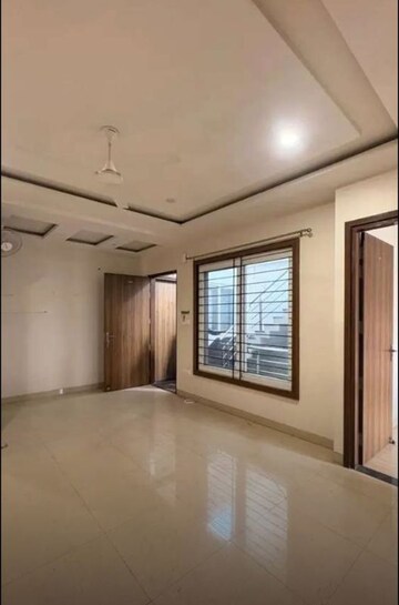 Room in 3 BHK Apartment at Grandeur Apartments Butler Colony, Butler Colony – for Rent