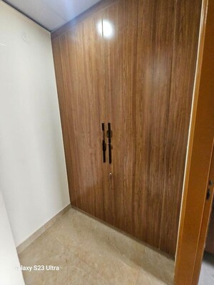 Furnished Amenities in 3 BHK Apartment at Uppal Southend, Sector 49 – for Rent