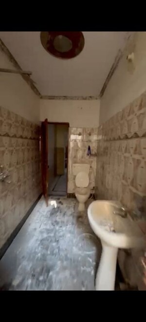 Bathroom in 1.5 BHK Independent House at Sector 9 – for Rent