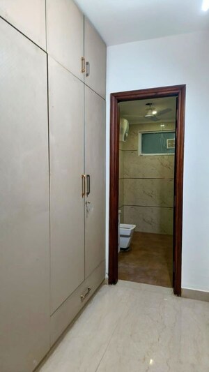 Building Lobby in 5 BHK Builder Floor at Sushant Lok 2, Sector 57 – for Rent